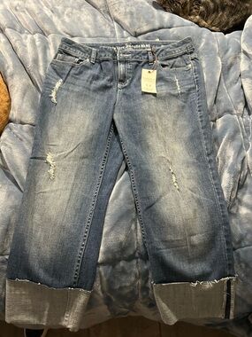 Simply Vera Mid-Wash Distressed Women’s Jeans with Cuffed Hem